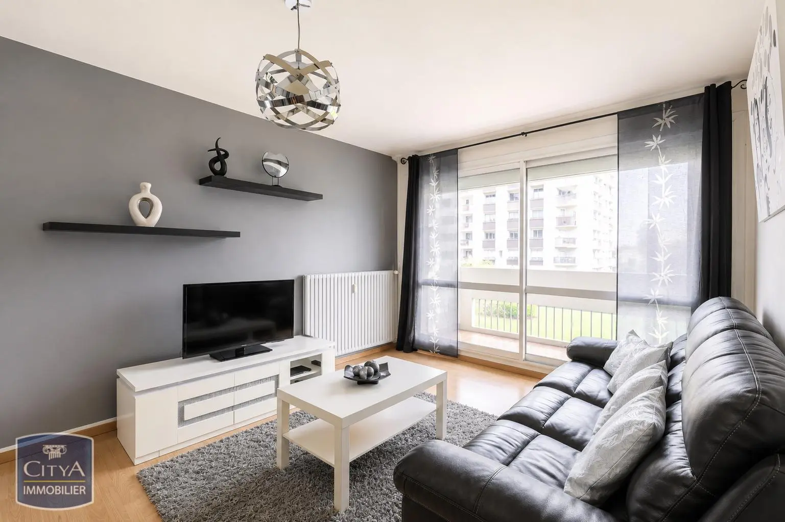 Photo 2 Appartement 4 pièces 77m²