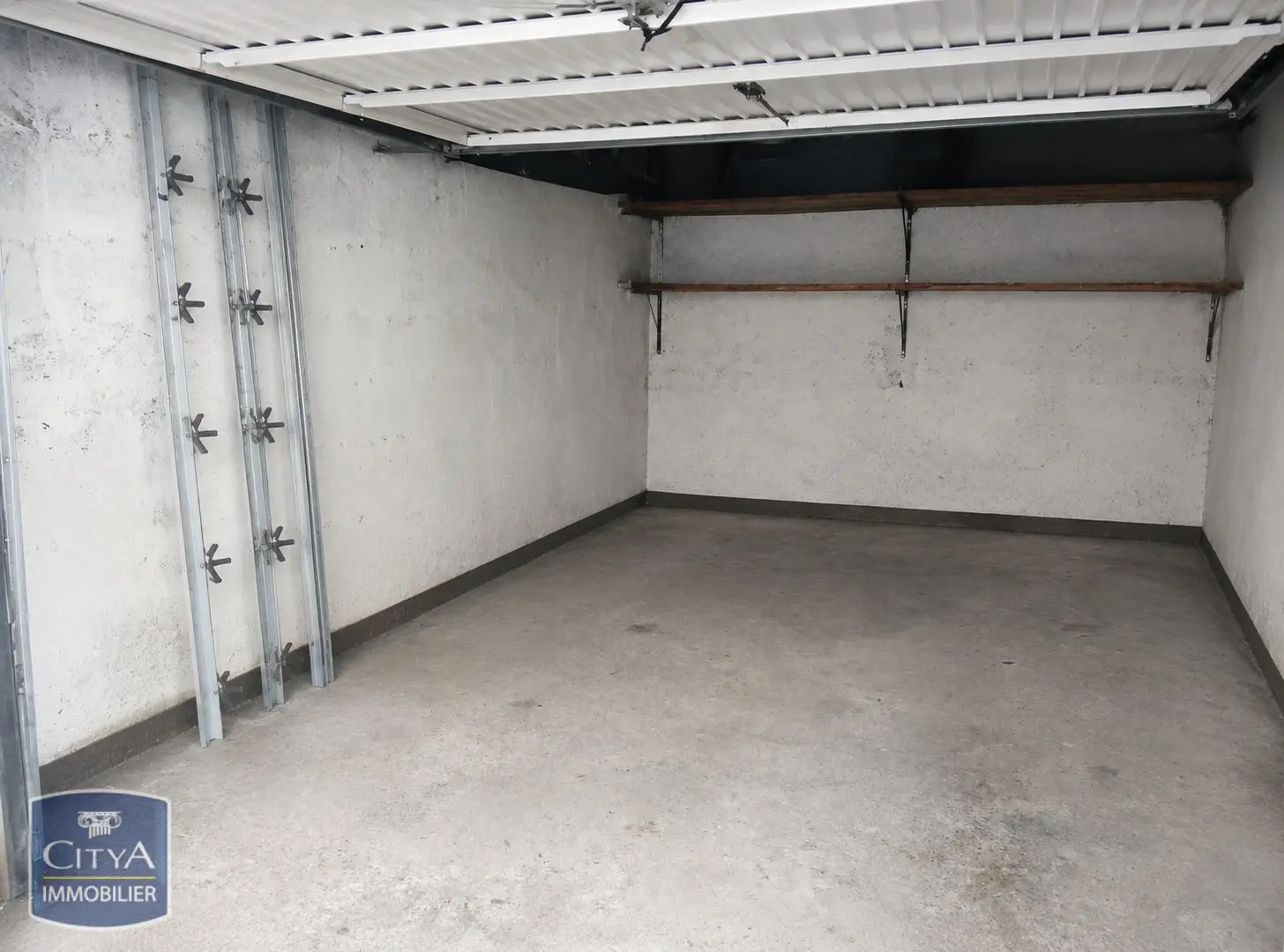 Photo 2 Parking
