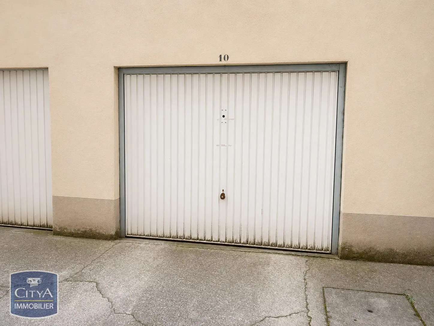Photo 4 Parking
