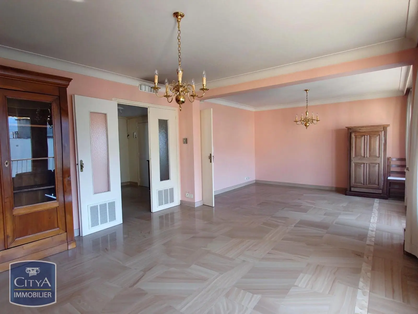 Photo 1 Appartement 6 pièces 147m²