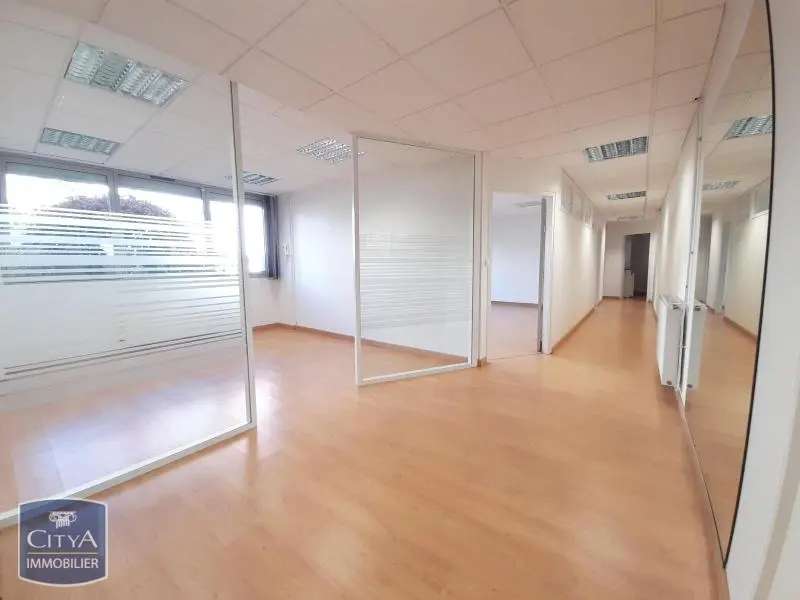 Photo 1 Local Professionnel 133.69m²