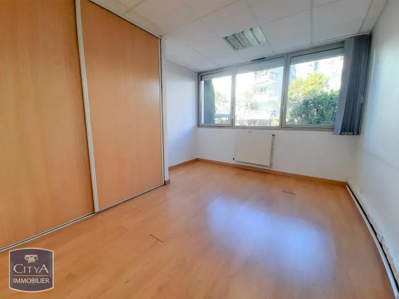 Photo 2 Local Professionnel 133.69m²