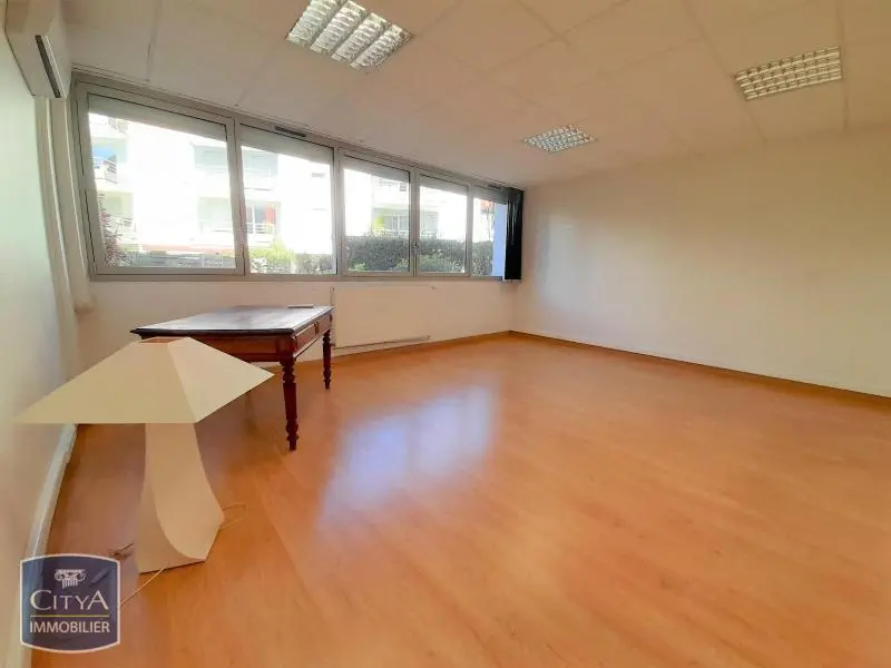Photo 4 Local Professionnel 133.69m²
