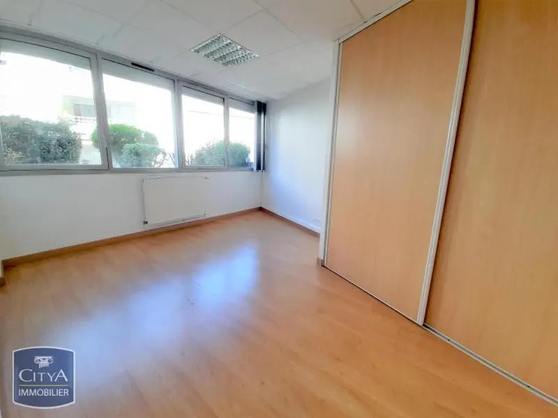 Photo 6 Local Professionnel 133.69m²