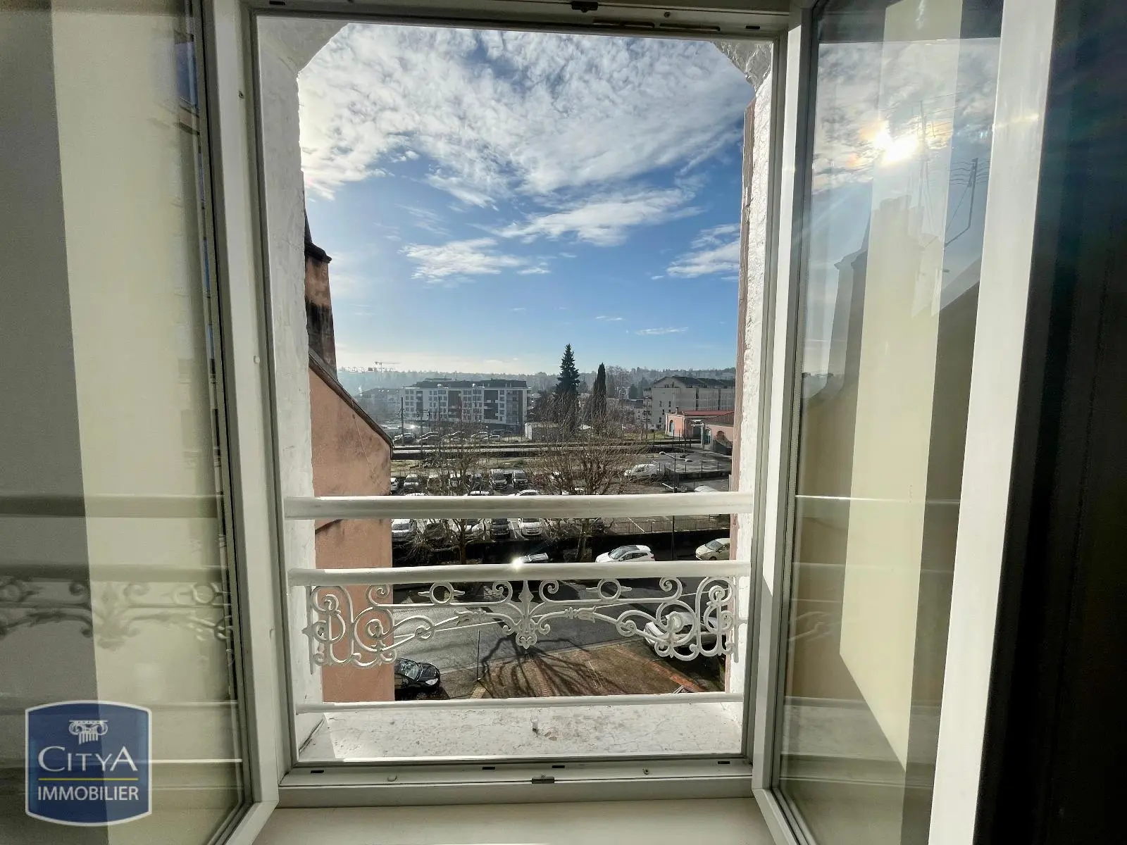 APPARTEMENT PROCHE DES COMMERCES SUR VOIRON