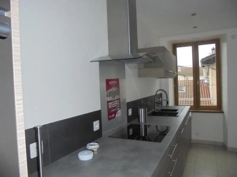 A LOUER T2 MEUBLE ST MARCELLIN
