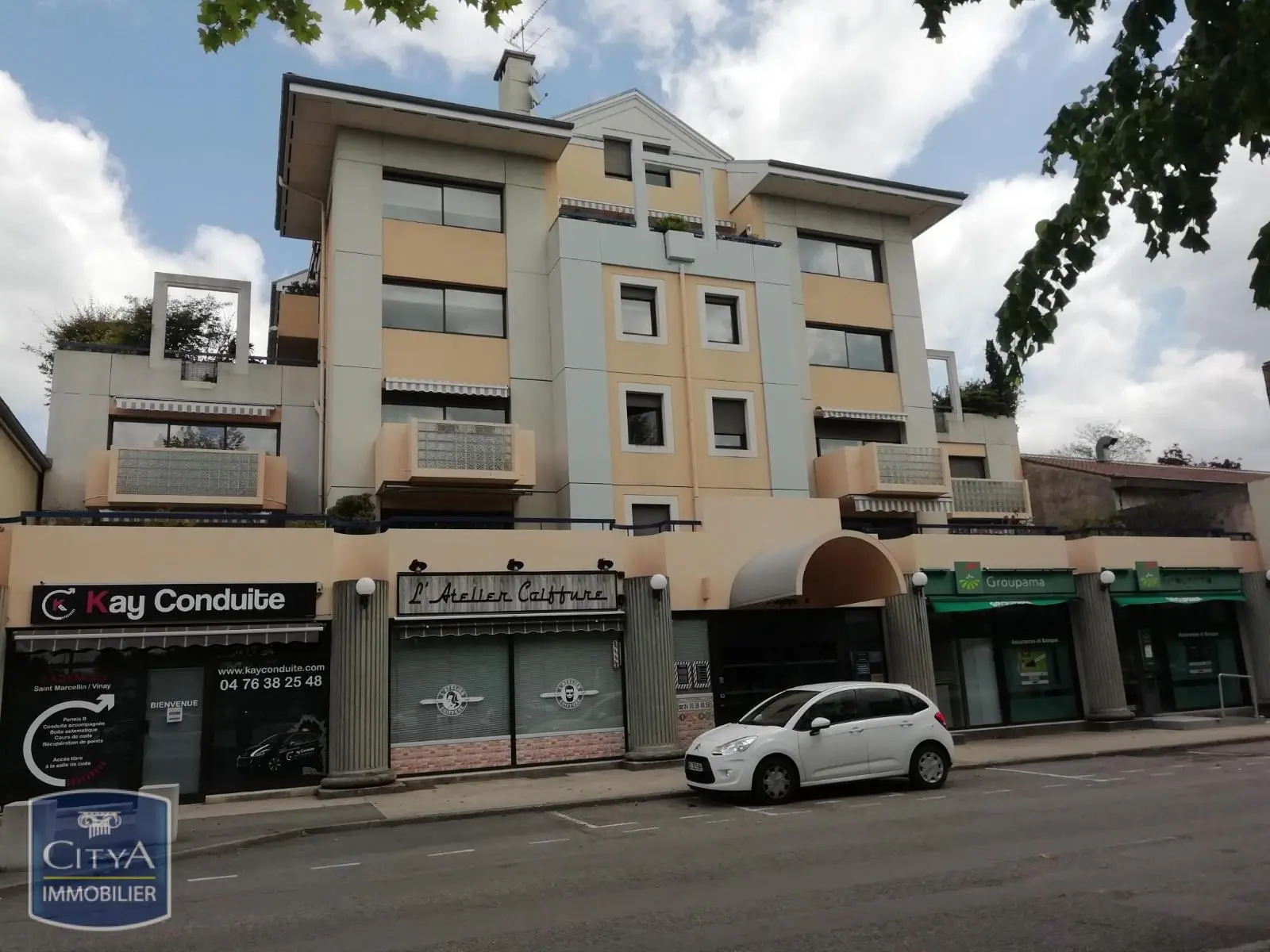 Photo 1 Local Professionnel 14.3m²
