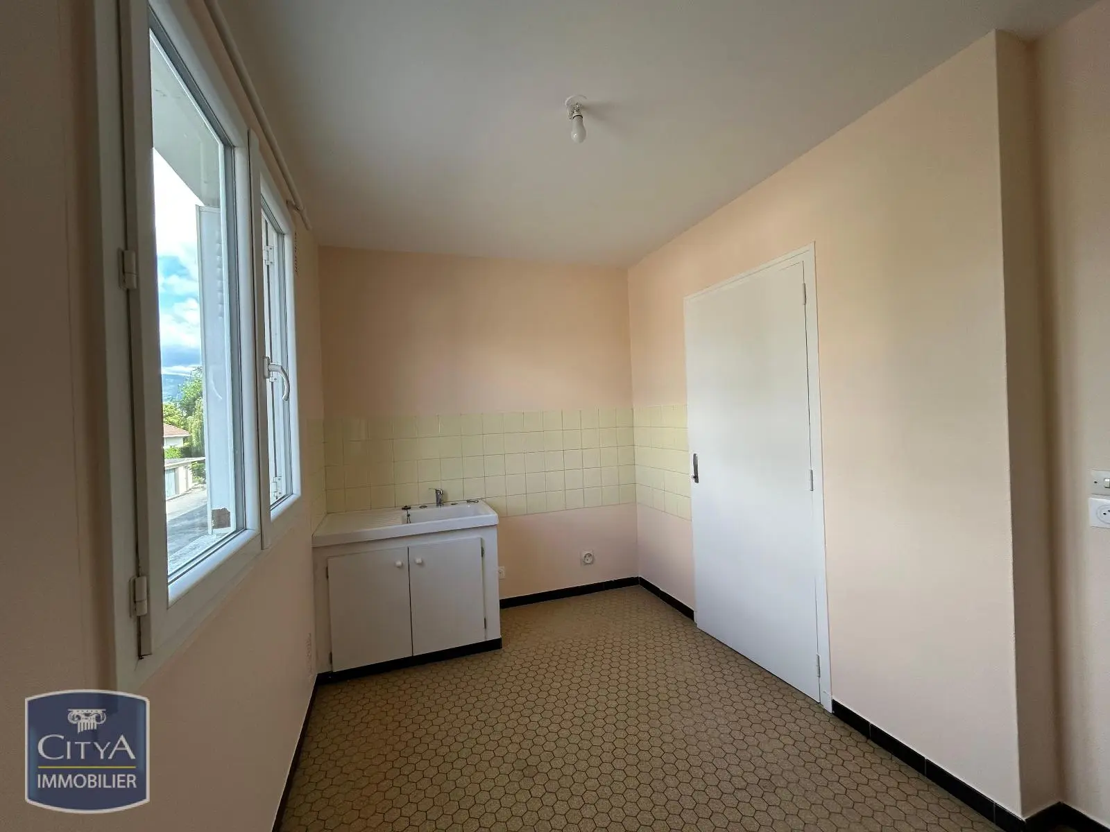 Photo 1 Appartement 1 pièce 28.22m²