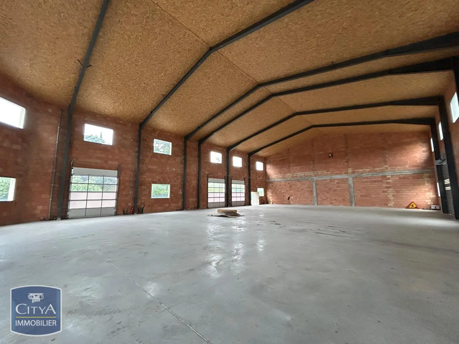 Photo 2 Local Industriel 213m²