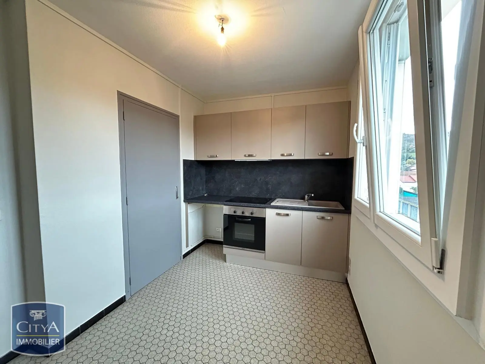 Photo 1 Appartement 1 pièce 27.53m²