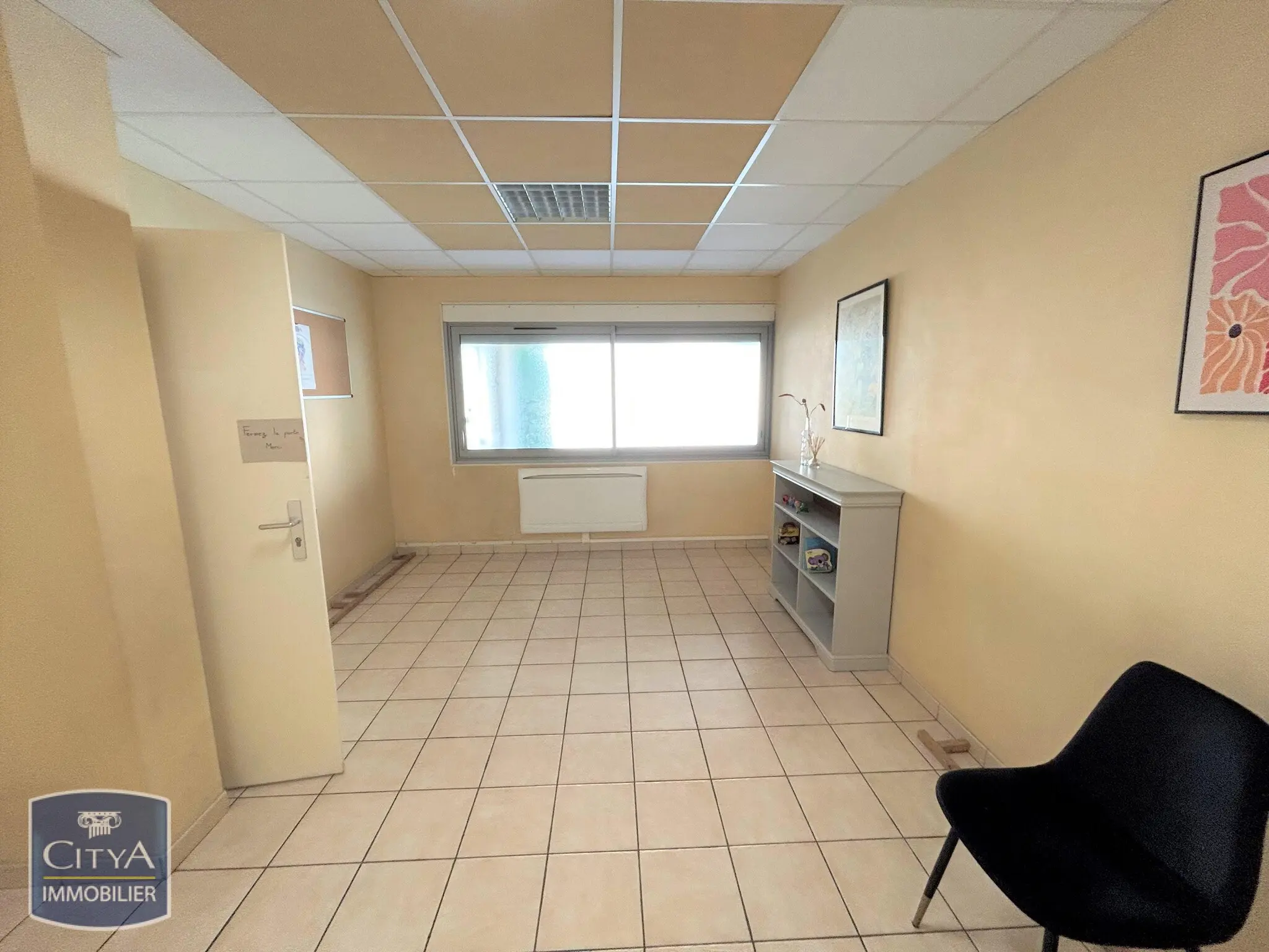 Photo 1 Local Professionnel 166m²