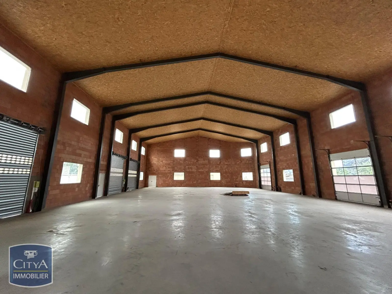 Photo 1 Local Professionnel 640m²