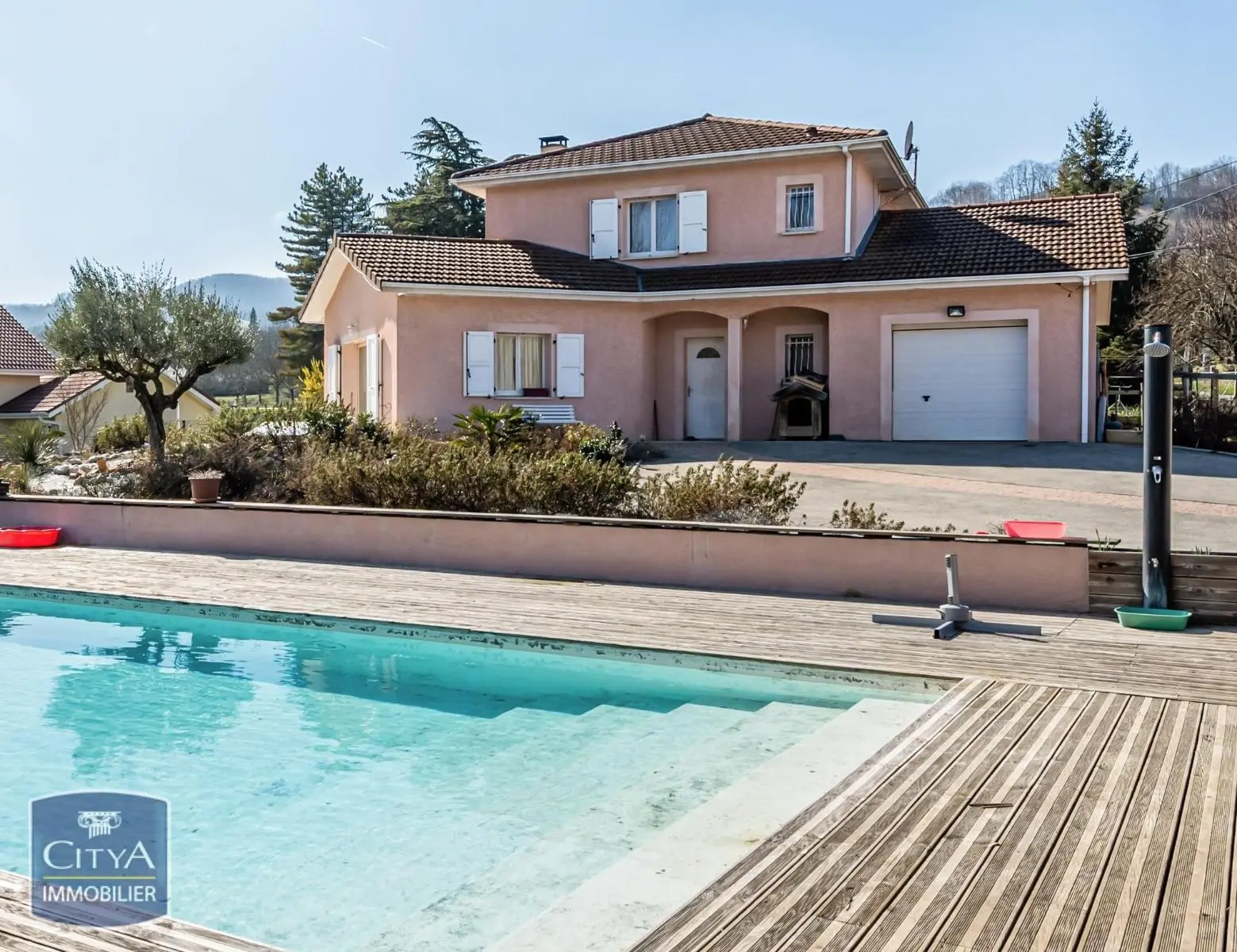 maison 4 chambres 38470