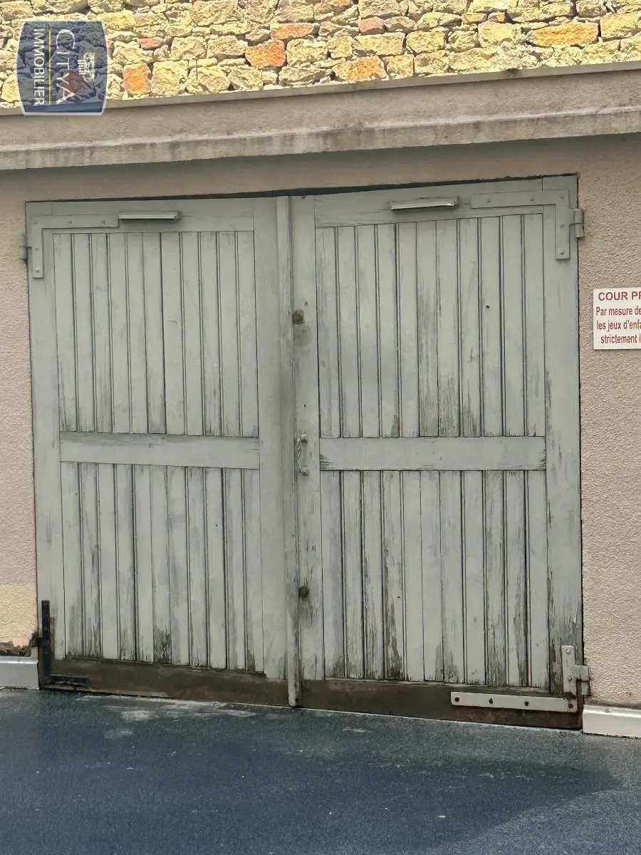 Photo 2 Parking