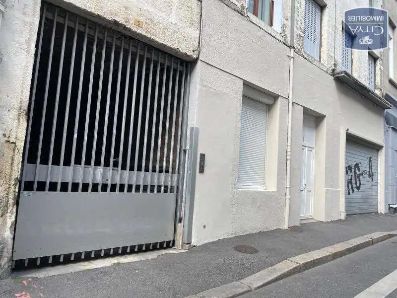 Photo 1 Parking