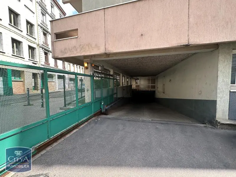 Photo 1 Parking