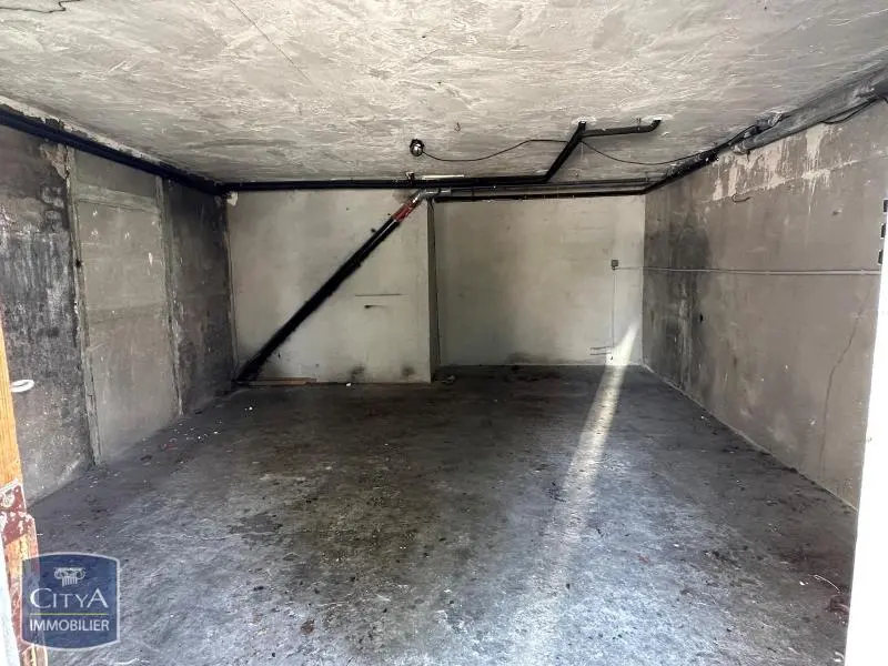 Photo 2 Parking