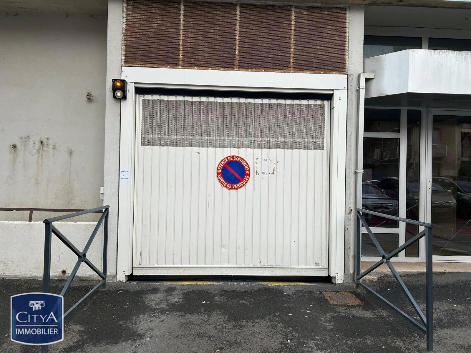 Photo 1 Parking