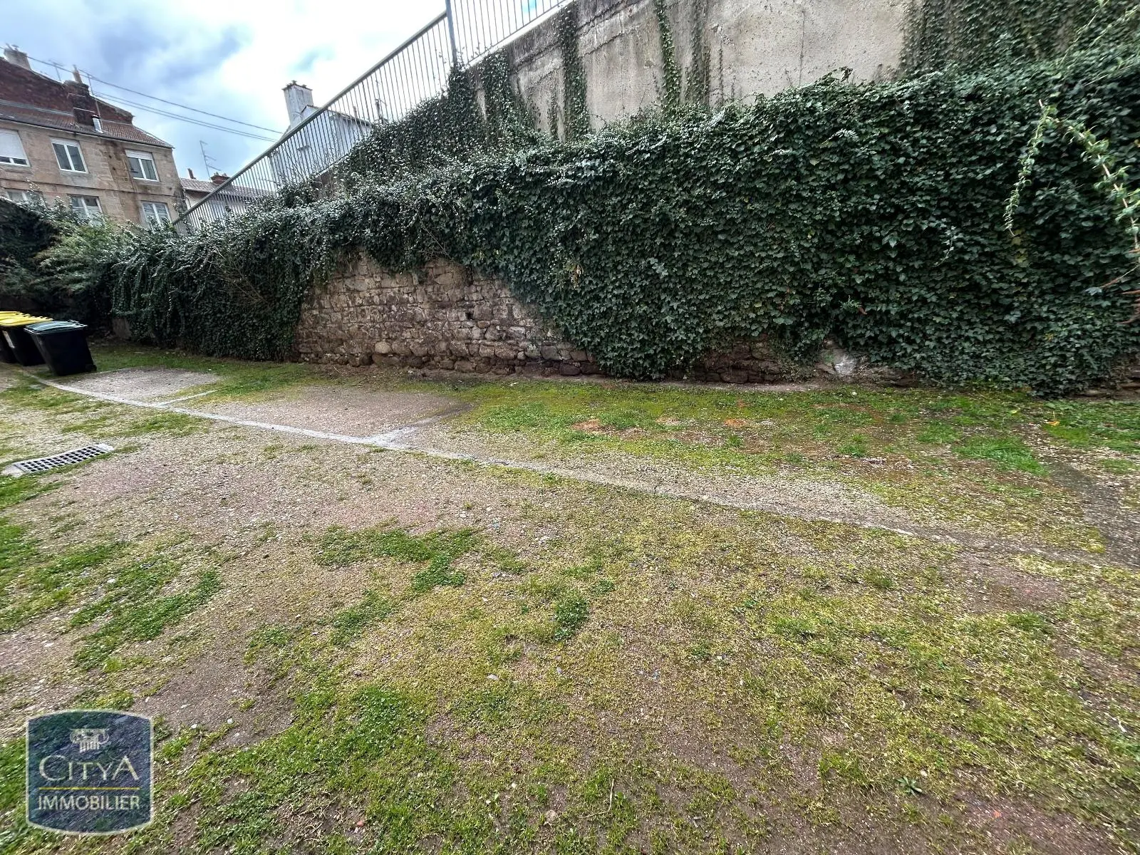 Photo 2 Parking