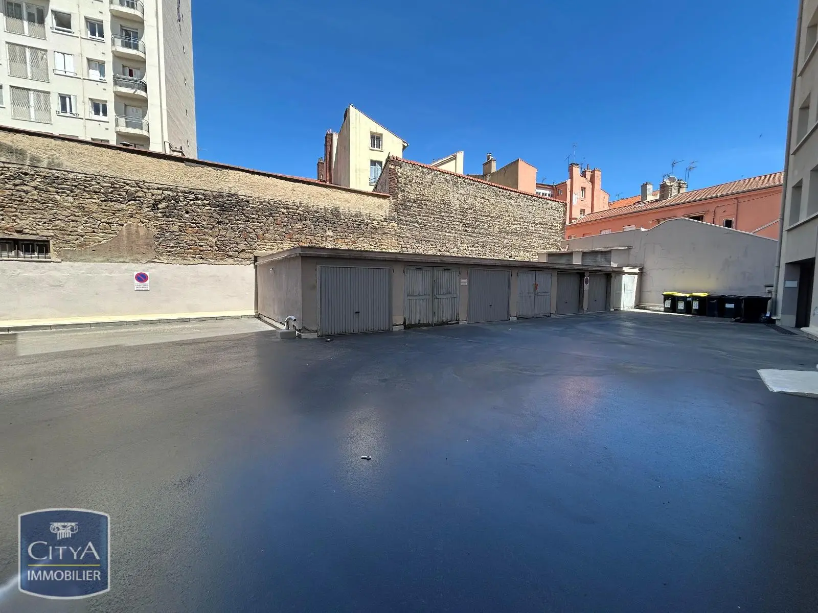 Photo 1 Parking