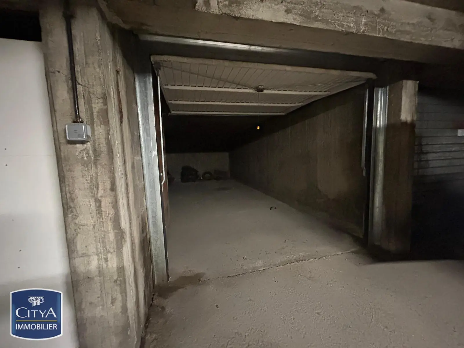 Photo 1 Parking