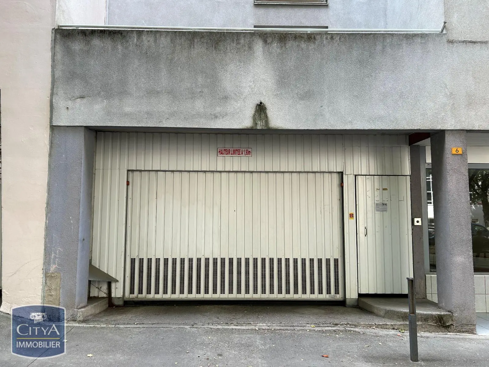 Photo 1 Parking