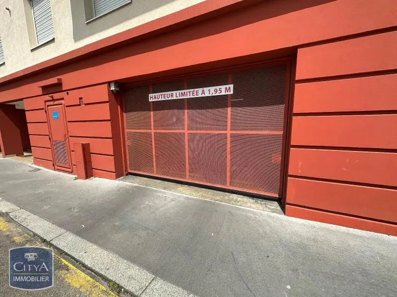 Photo 1 Parking