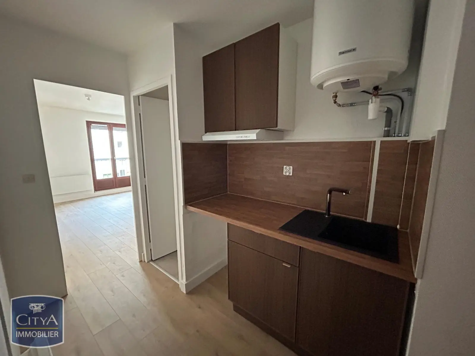 Photo 1 Appartement 1 pièce 27.99m²