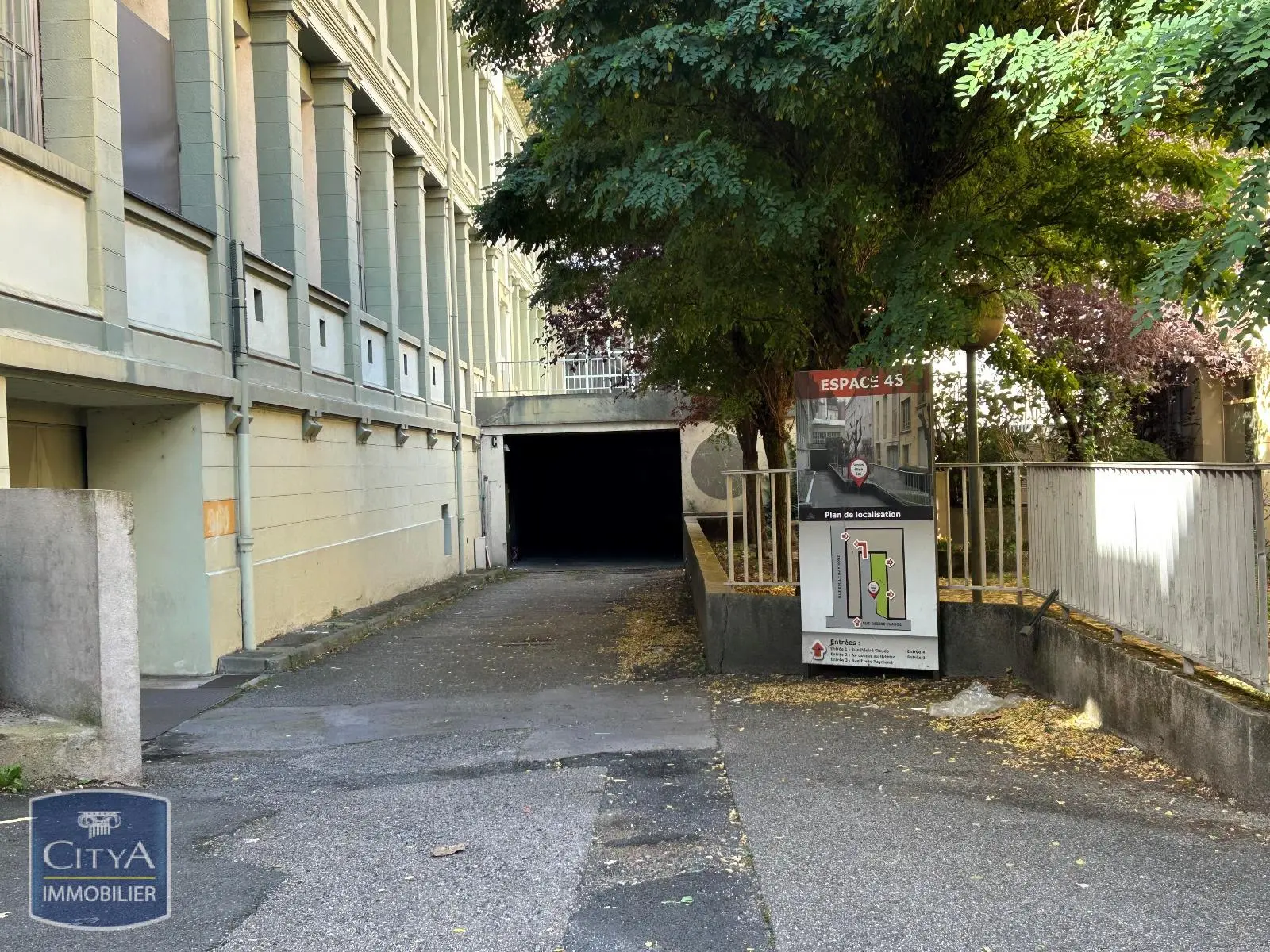 Photo 1 Parking