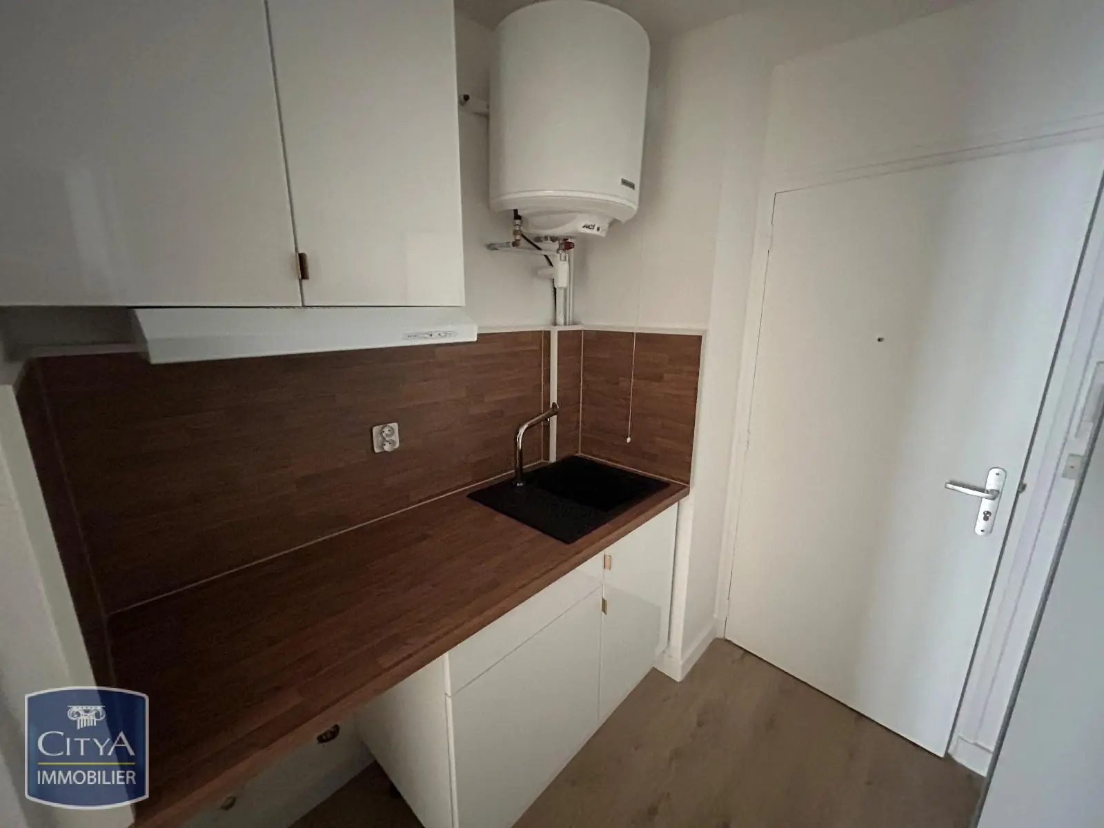 Photo 2 Appartement 1 pièce 27m²