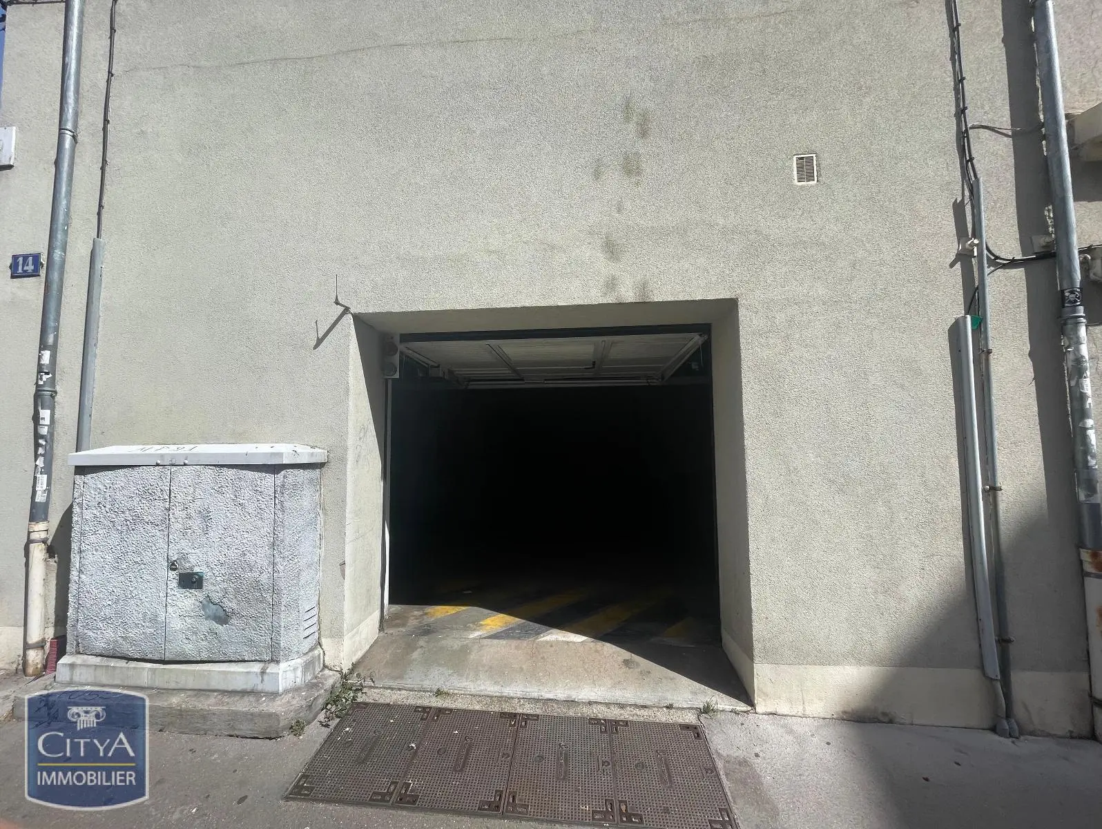 Photo 1 Parking