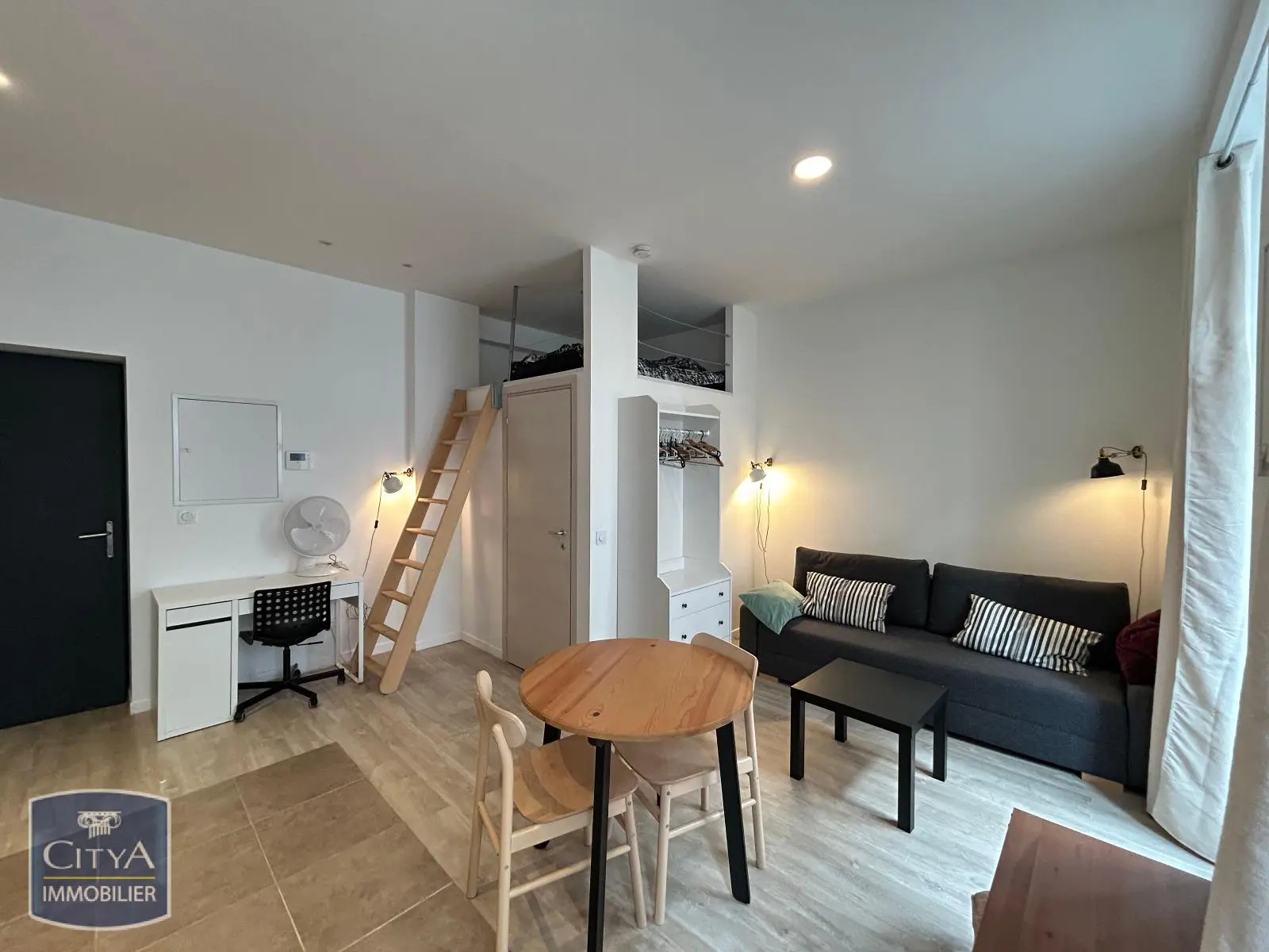 Photo 2 Appartement 1 pièce 24.77m²