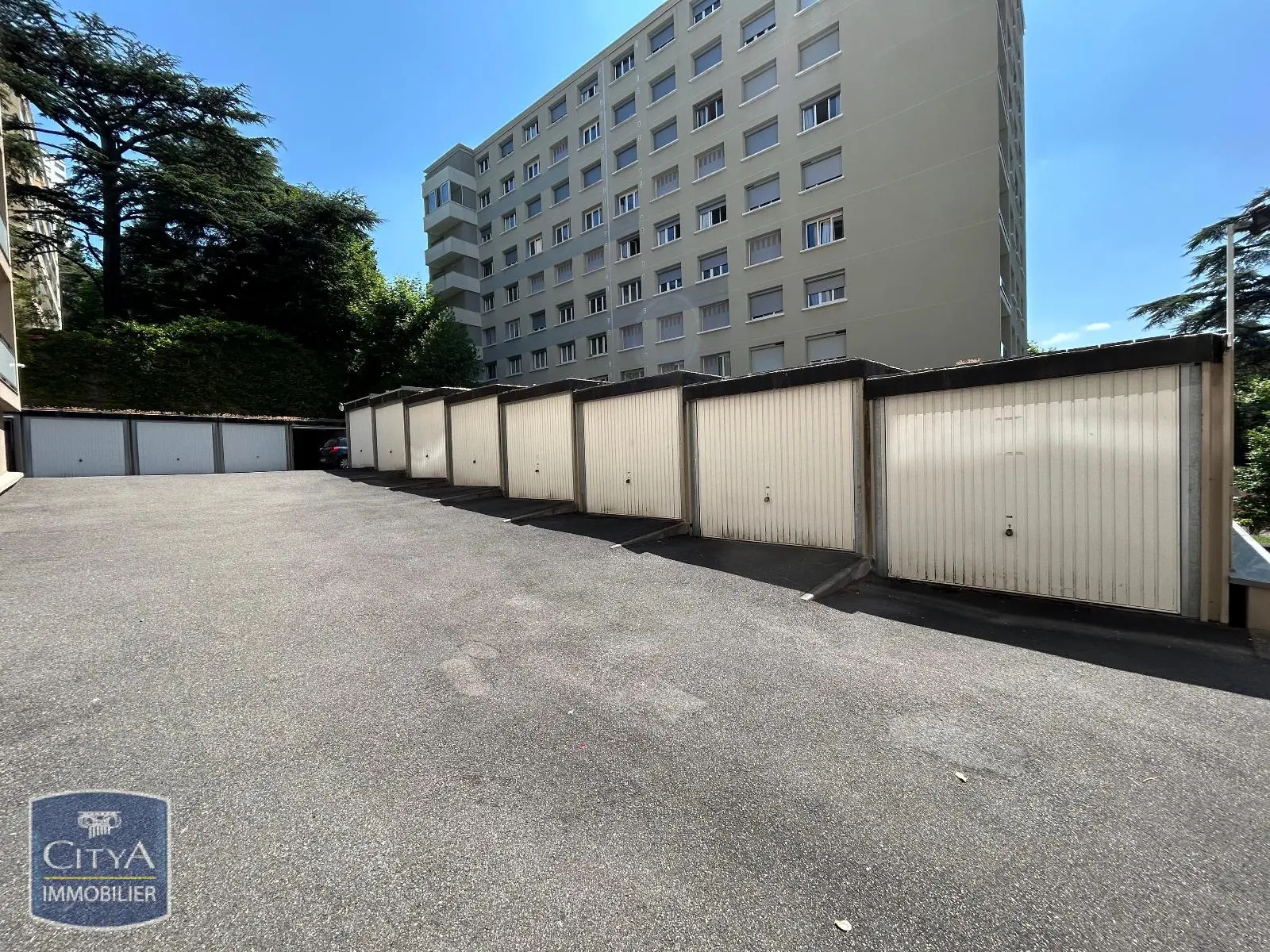 Photo 2 Parking