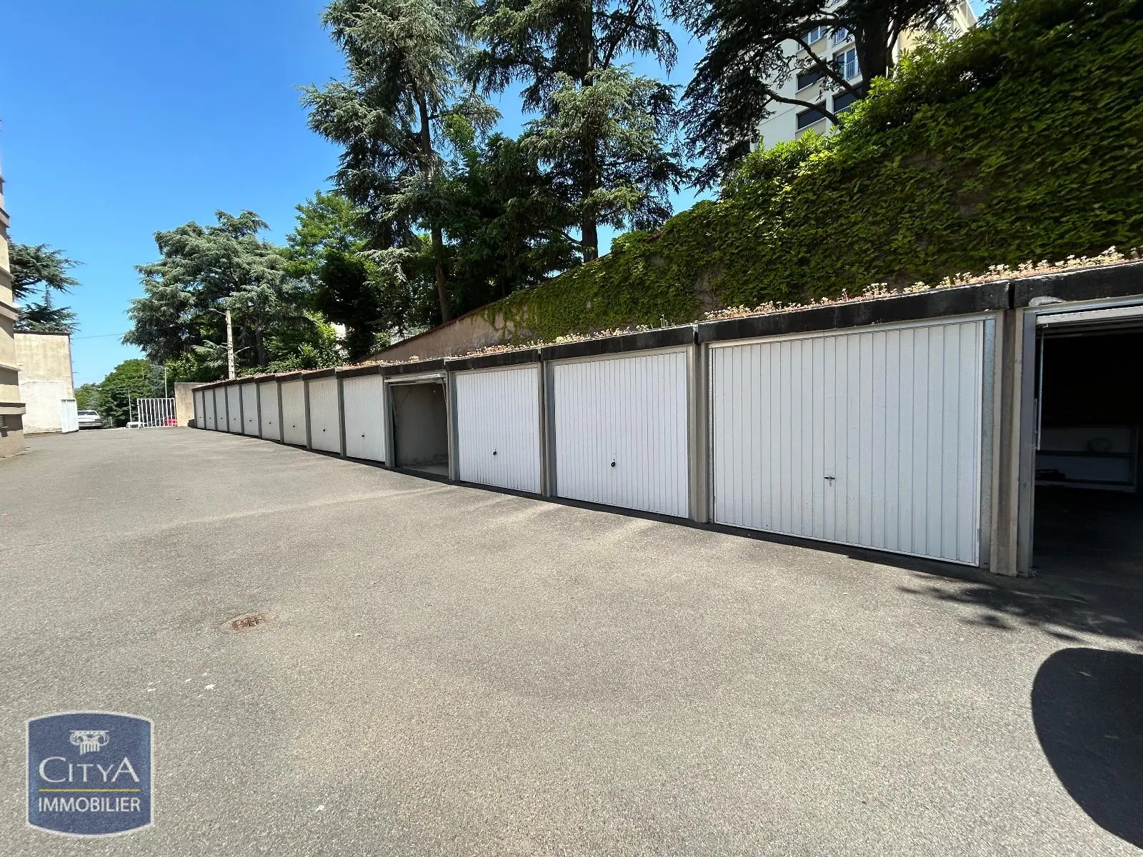 Photo 1 Parking