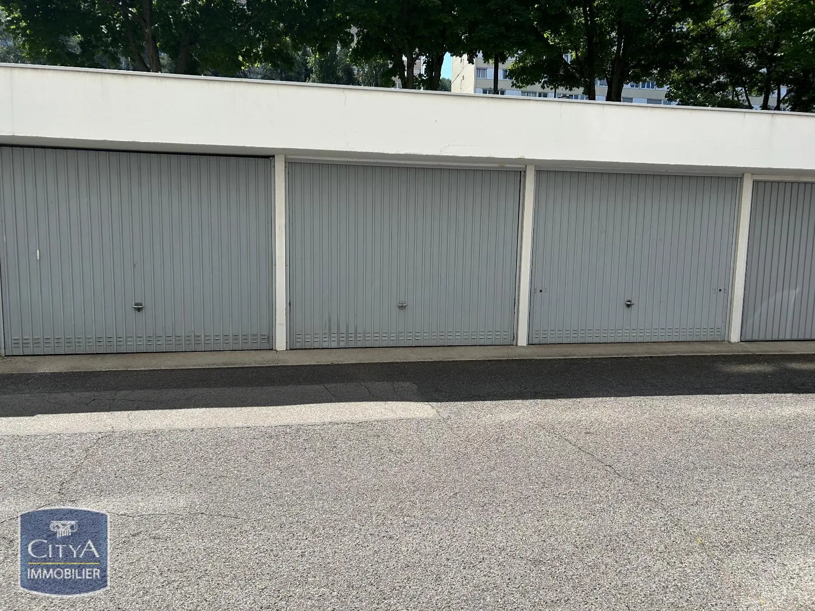 Photo 1 Parking