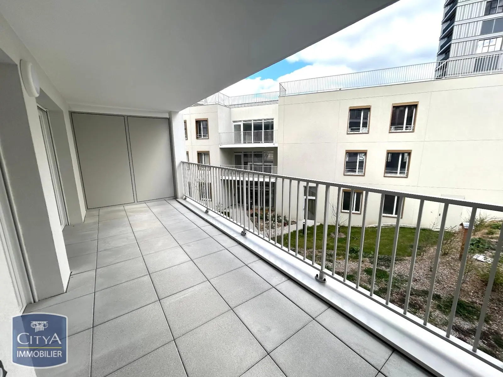 Photo 2 Appartement 1 pièce 32.43m²