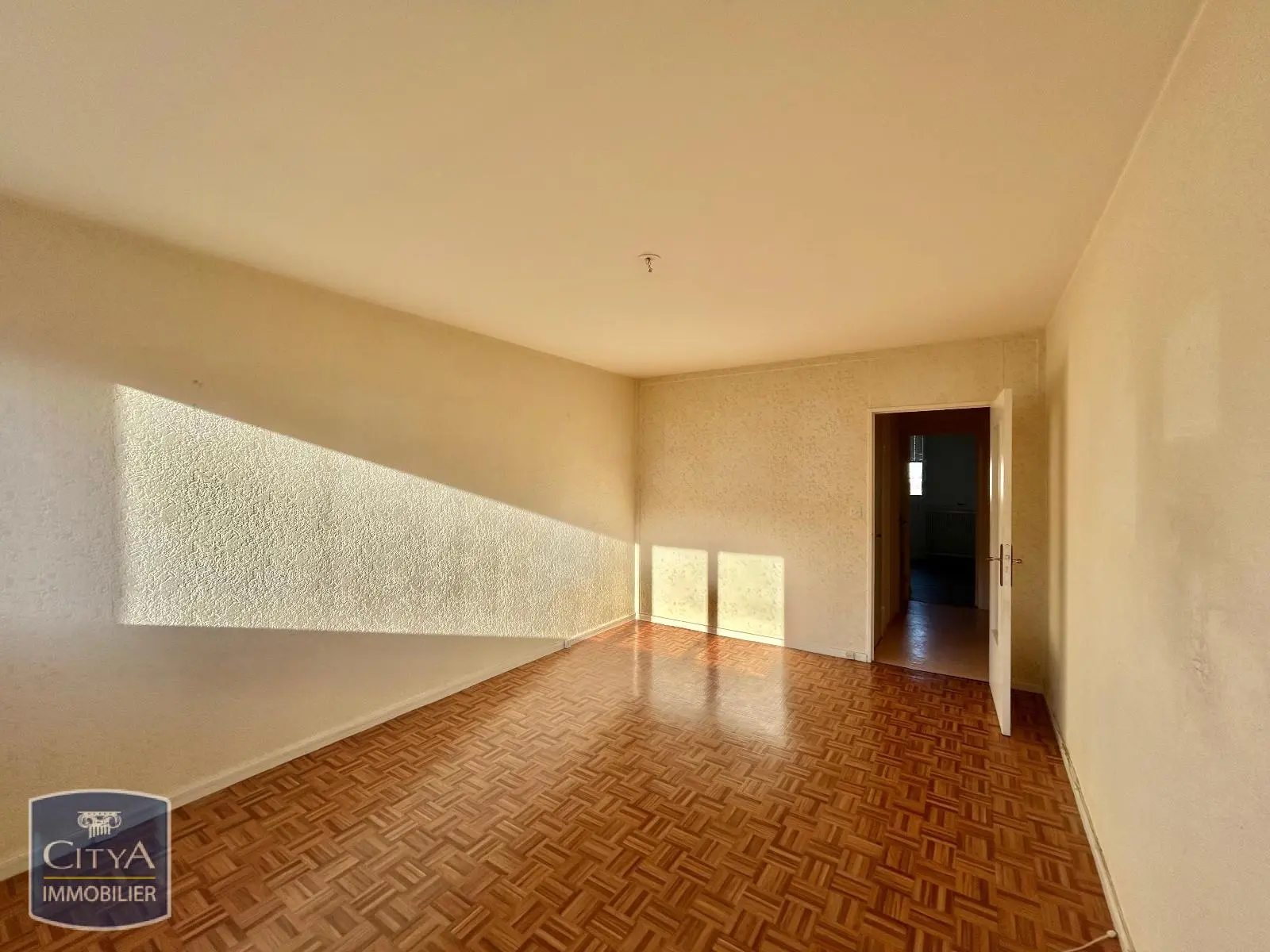 Photo 2 Appartement 1 pièce 50.32m²