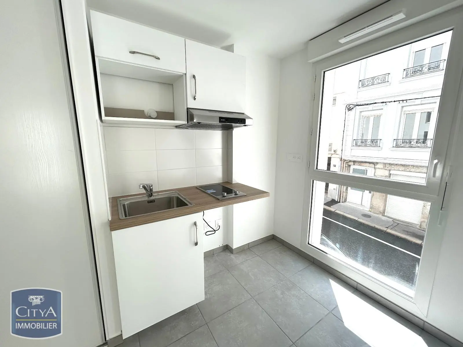 Photo 1 Appartement 1 pièce 27.41m²