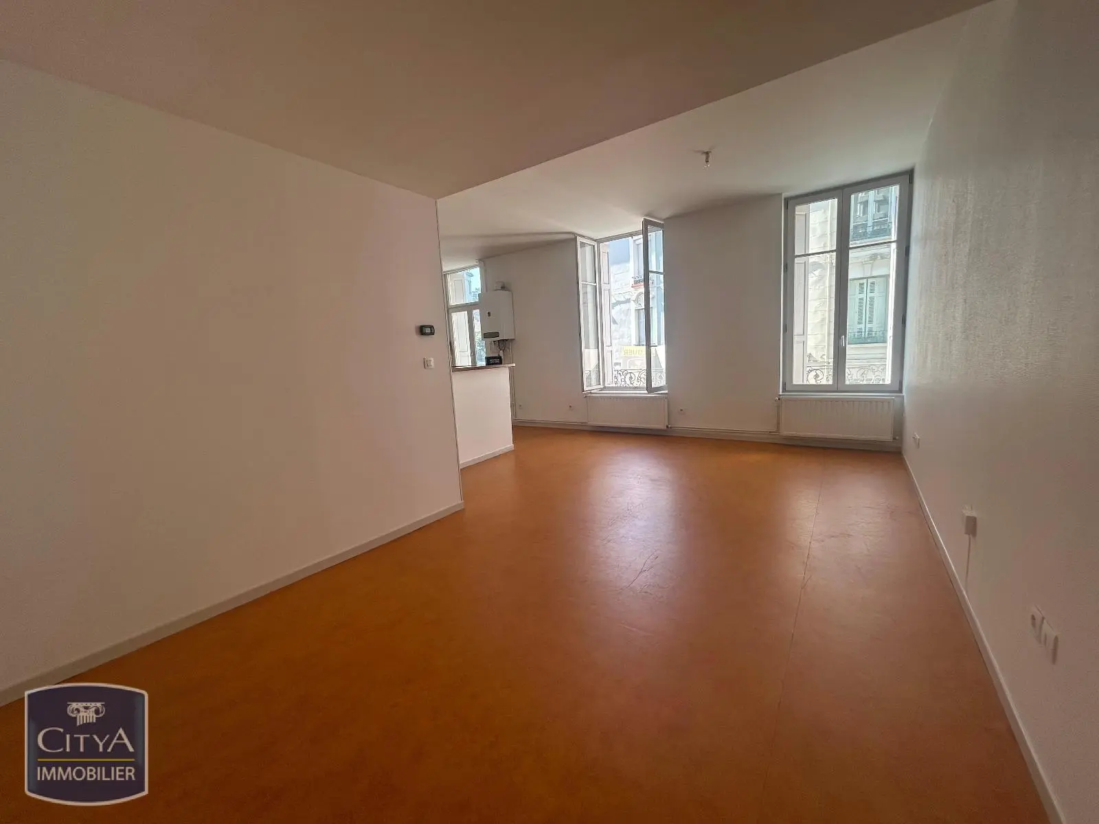 Photo 2 Appartement 1 pièce 41.68m²