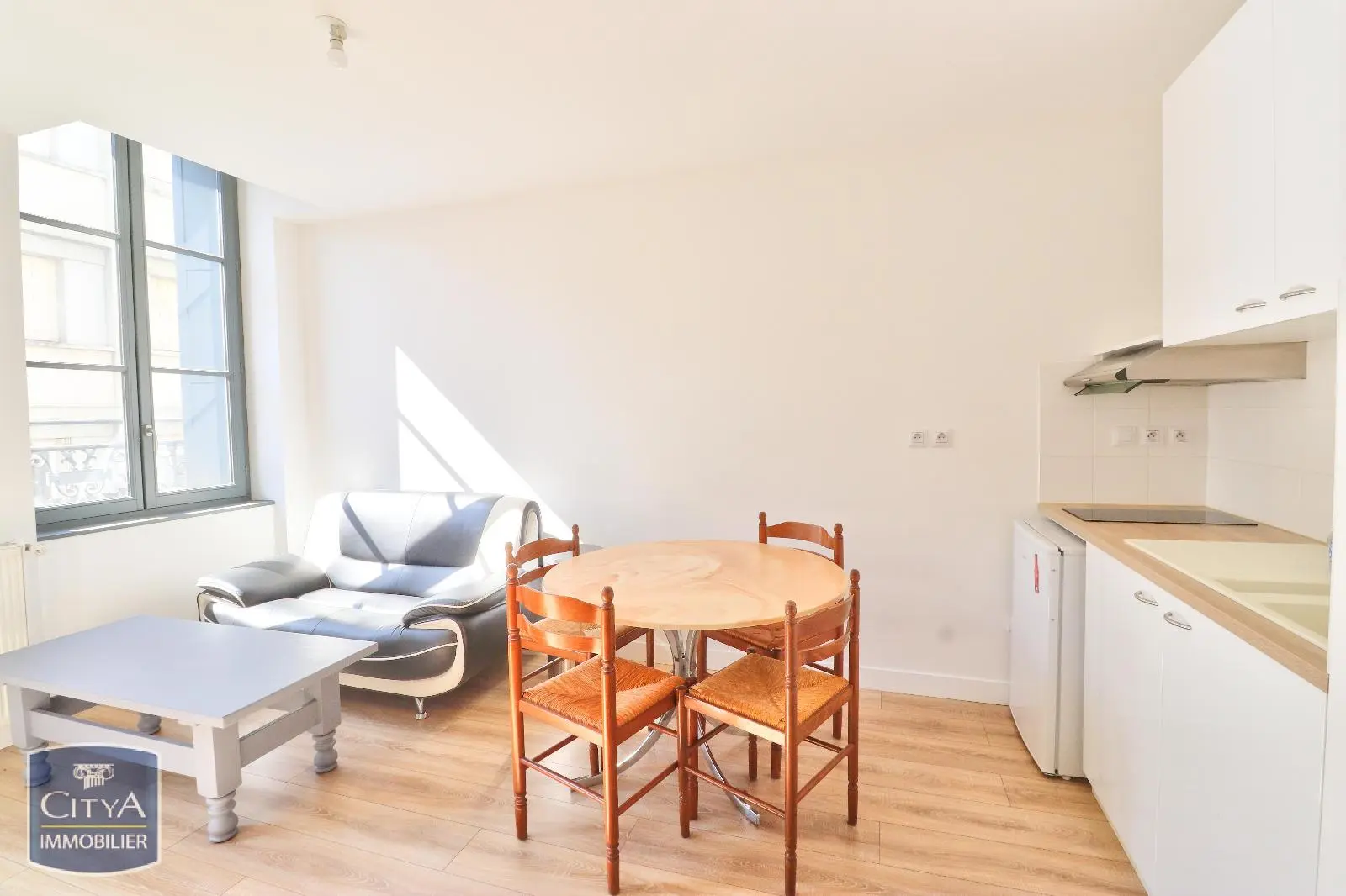 Photo 2 Appartement 1 pièce 27.3m²