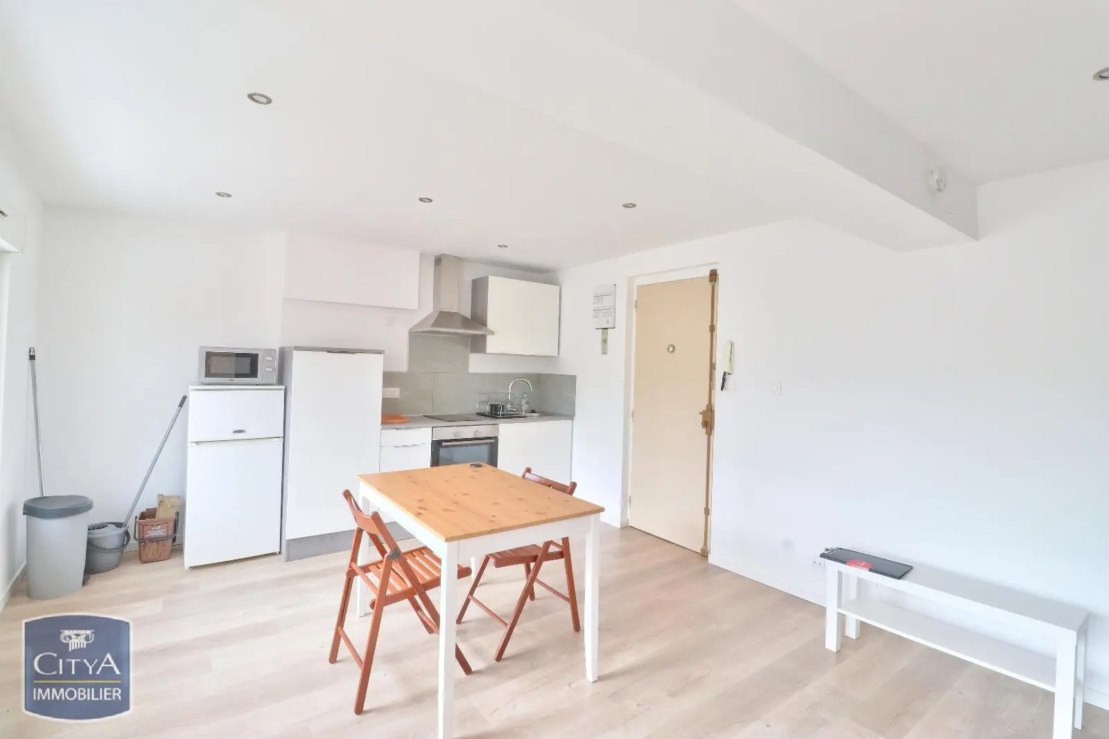 Photo 1 Appartement 1 pièce 27.2m²