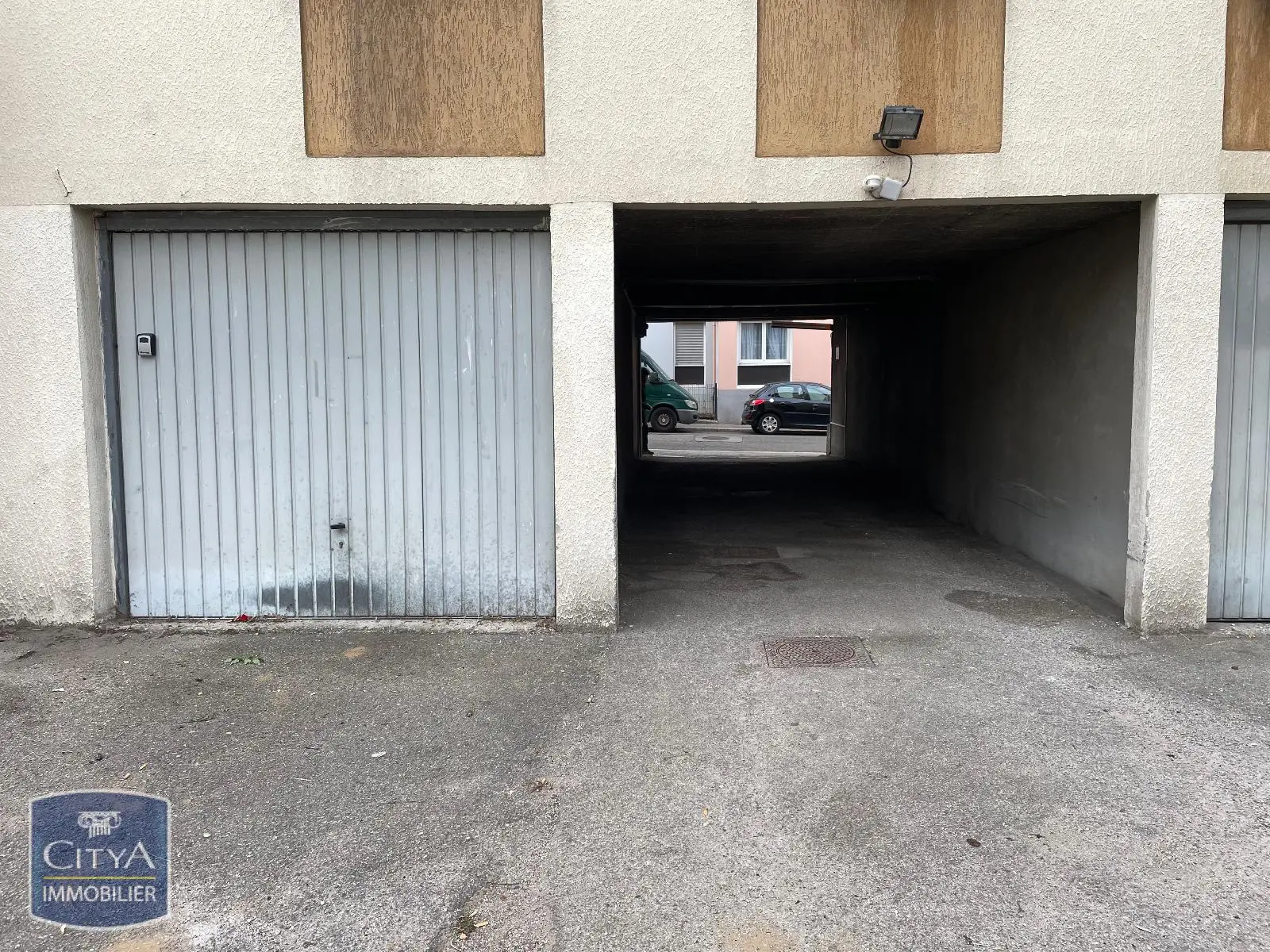 Photo 1 Parking