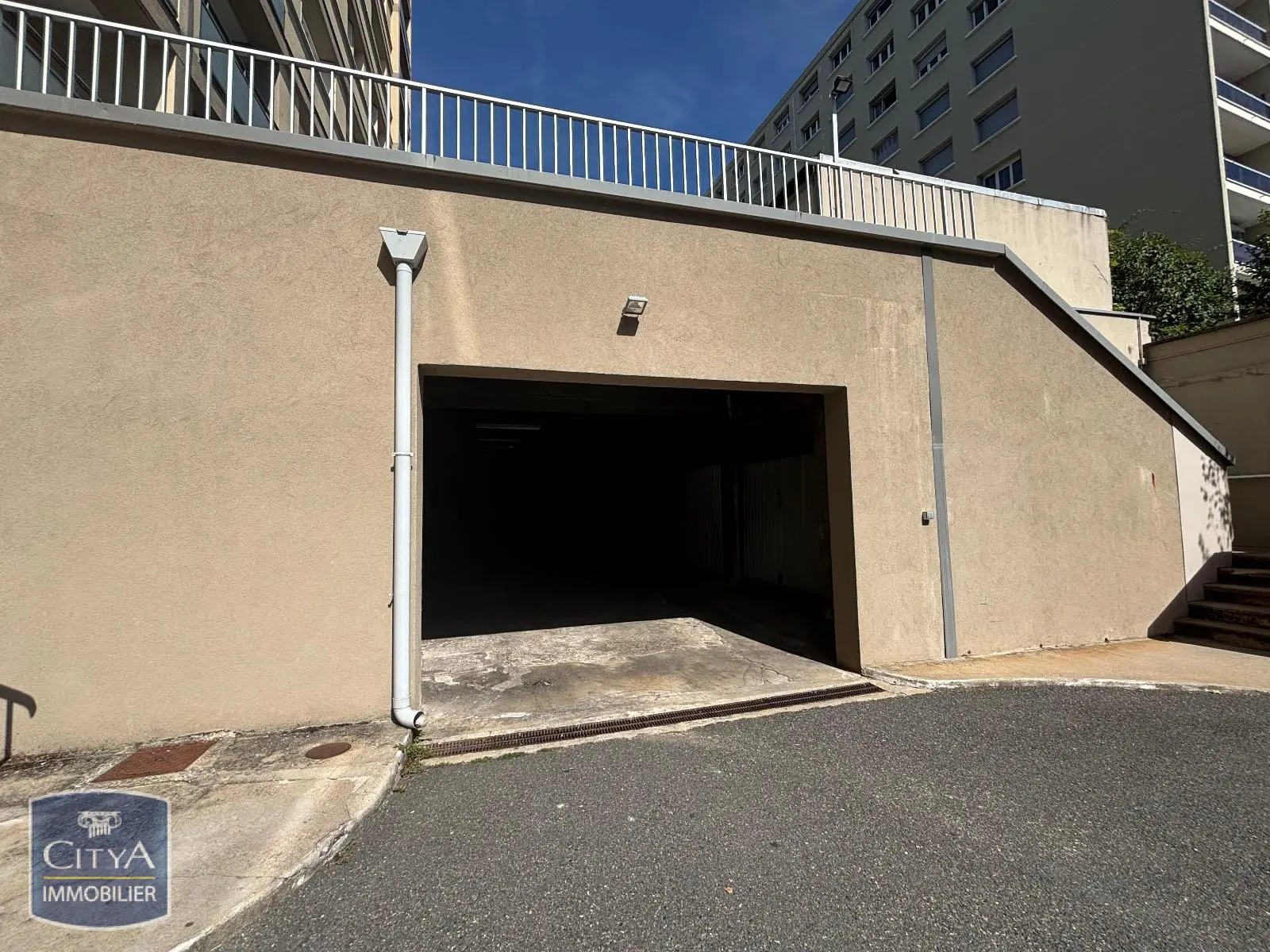 Photo 1 Parking