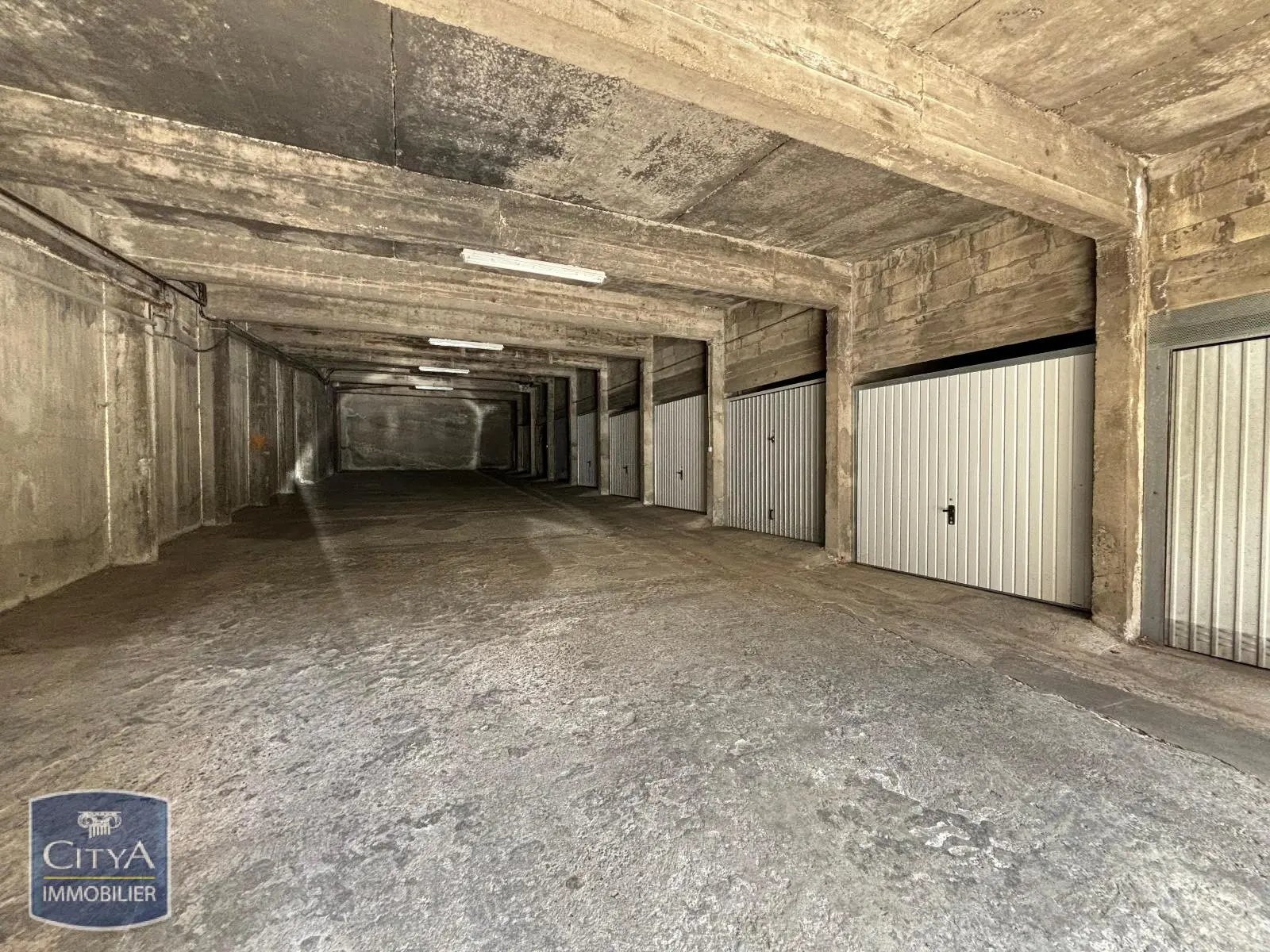 Photo 2 Parking