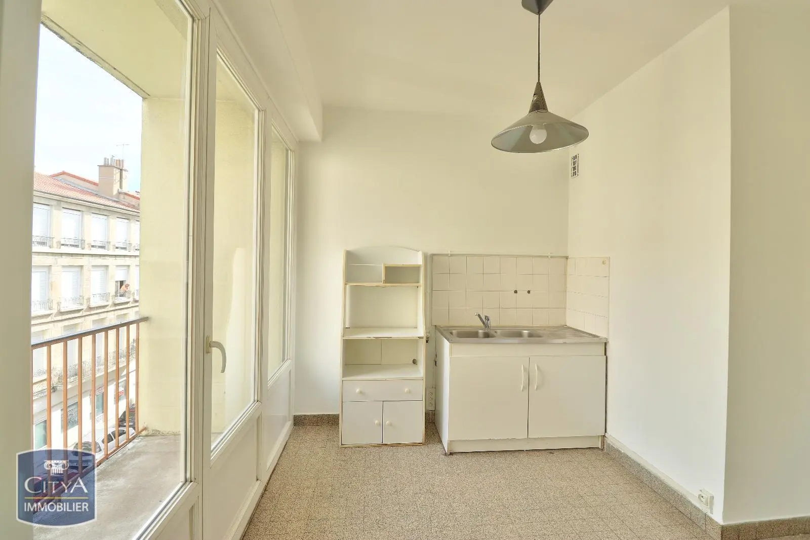 Photo 2 Appartement 1 pièce 43.85m²