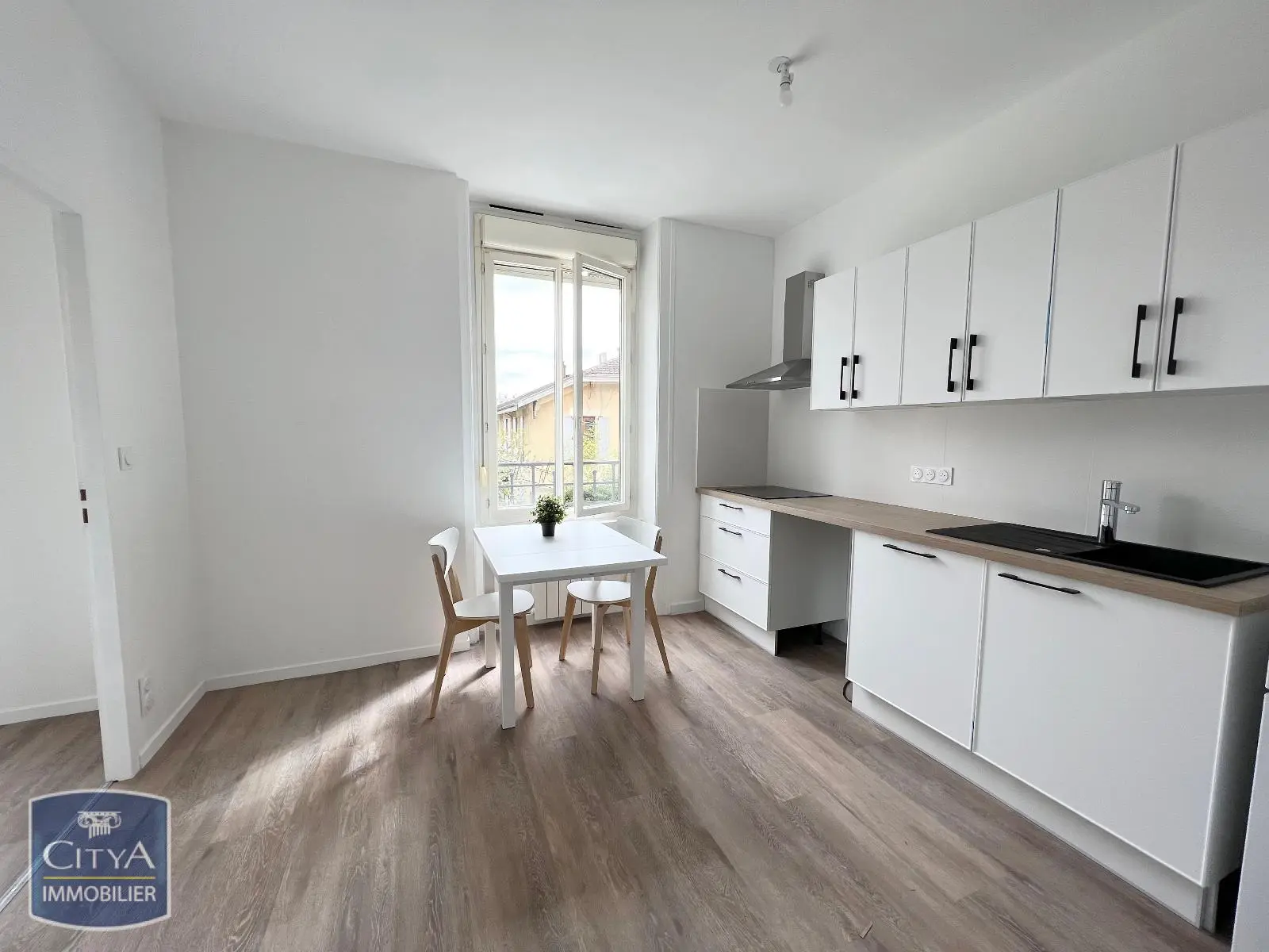 Photo 1 Appartement 1 pièce 23.91m²