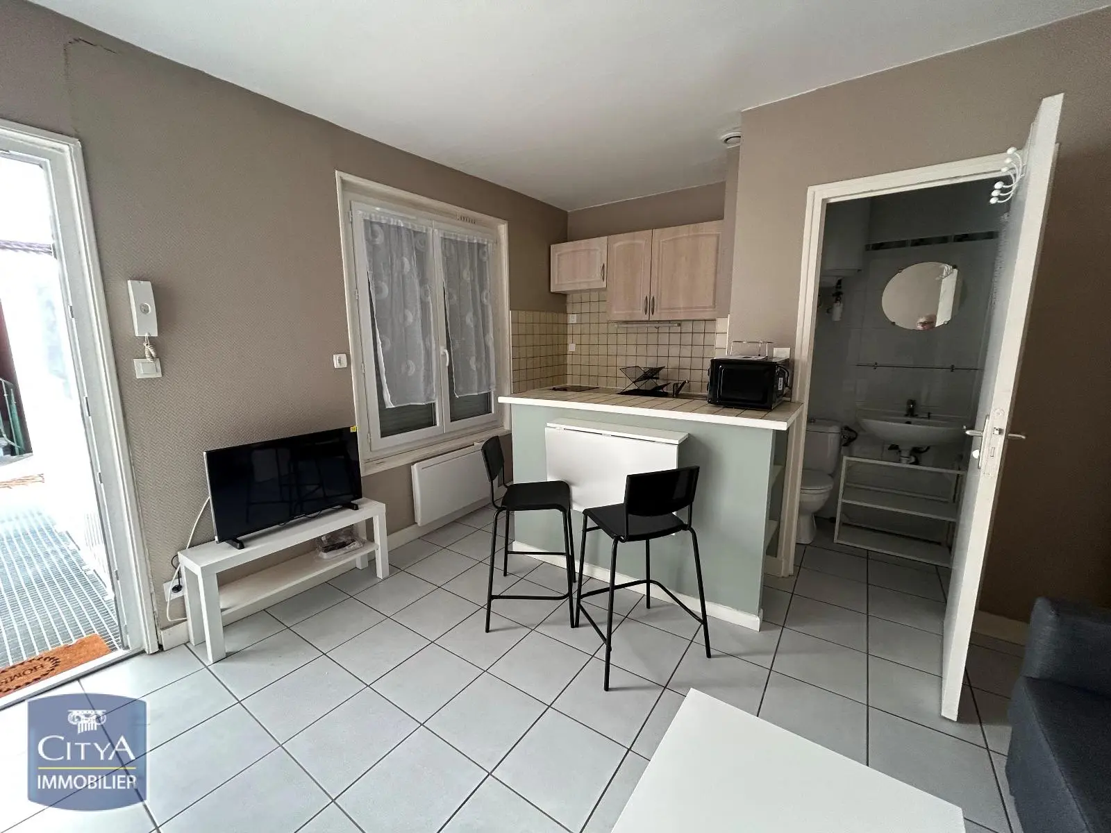 Photo 1 Appartement 1 pièce 16.76m²