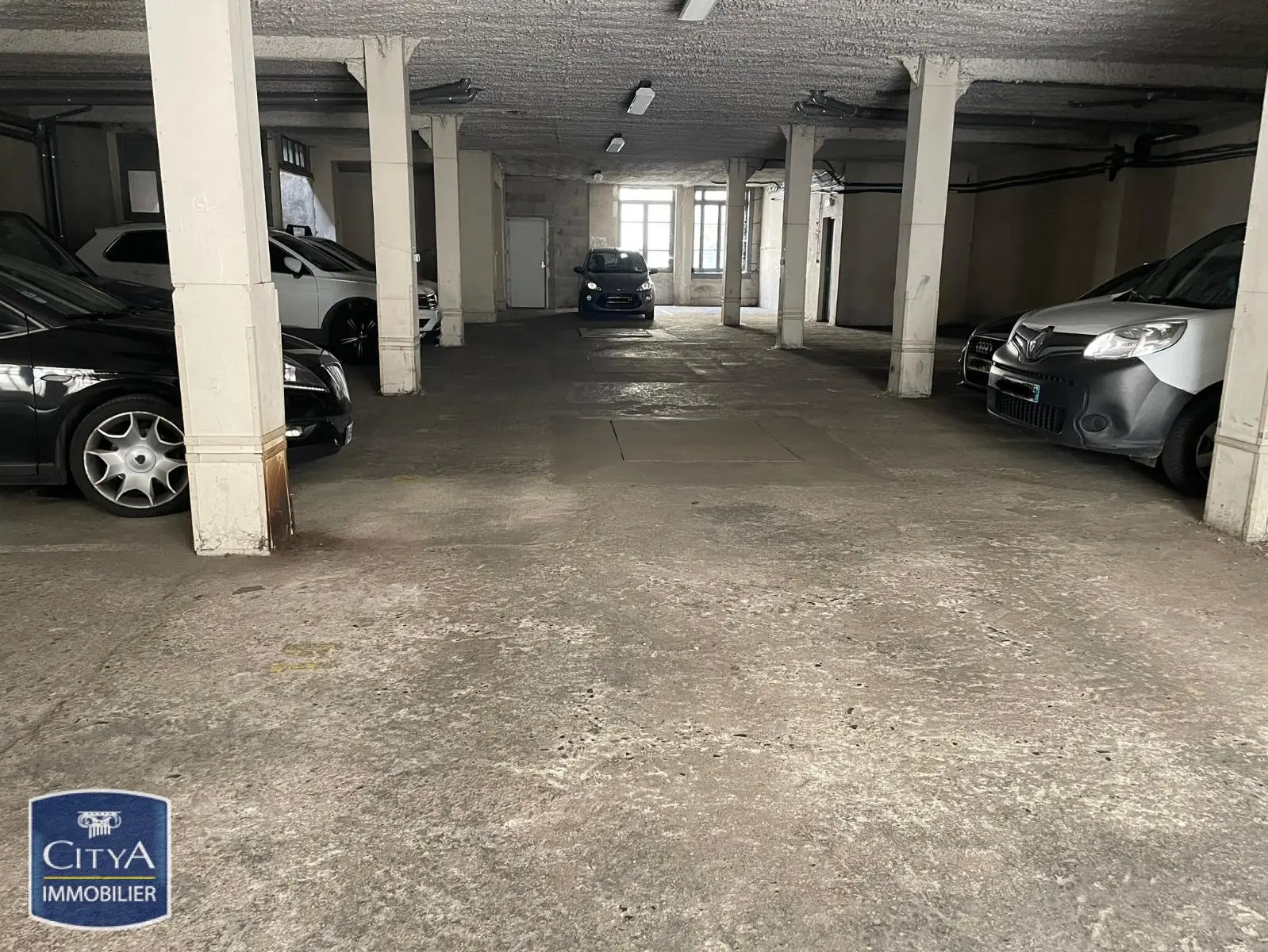 Photo 1 Parking