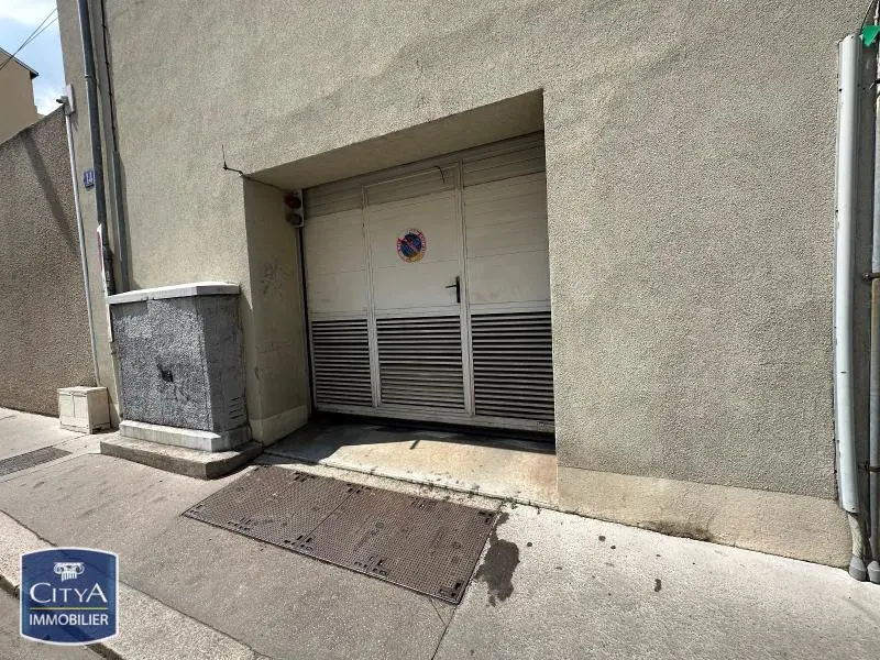 Photo 1 Parking