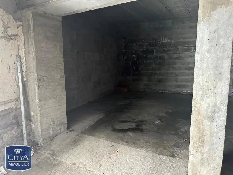 Photo 2 Parking
